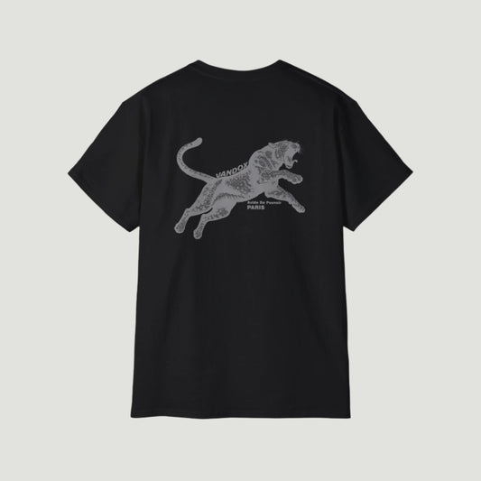 Back view of Deep Black Vandox Noir Pounce T-Shirt with leaping black panther graphic and “Arène de Pouvoir – Paris” inscription. Starboy old money shirt tshirt clothes vandox sacrevandox vandox clothes vandox clothing