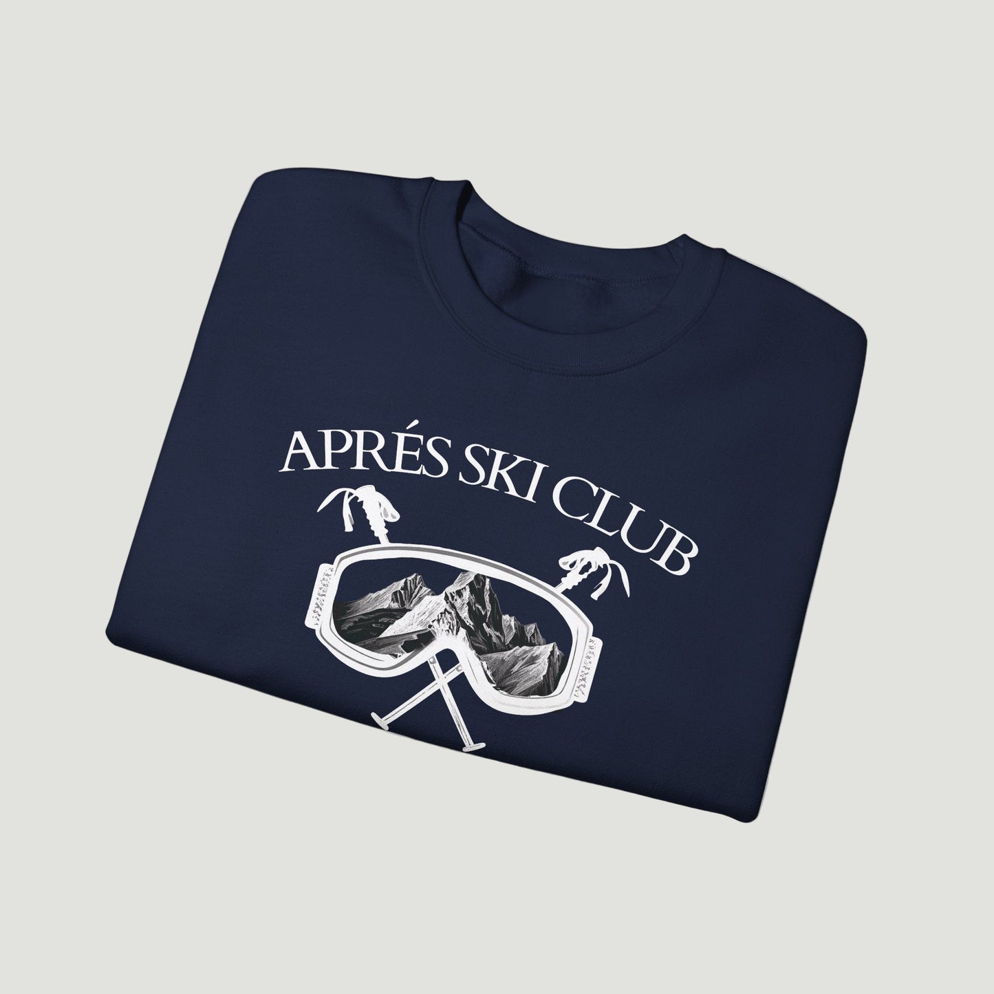 Folded deep dark blue navy Ski Society Crewneck by Vandox with alpine ski goggle graphic and “Après Ski Club” text on the front. Starboy old money hoodie sweatshirt clothes vandox sacrevandox vandox clothes vandox clothing