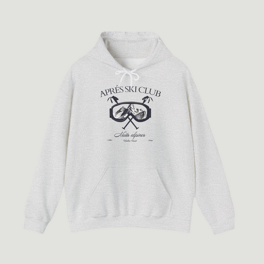 Front view of the ash sporty grey Ski Society Hoodie by Vandox with alpine ski goggle graphic and “Après Ski Club” text. Starboy old money hoodie sweatshirt clothes vandox sacrevandox vandox clothes vandox clothing