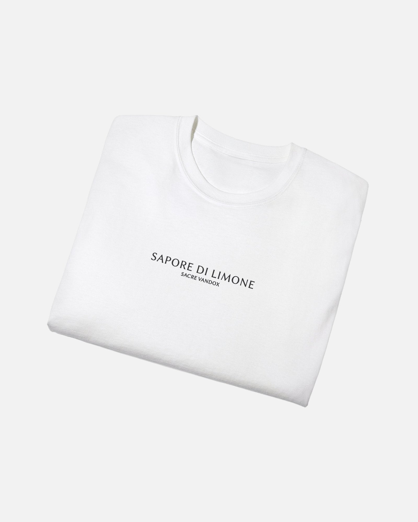 Vandox Sapore di Limone Tee folded view – minimalist white premium cotton t-shirt with Sapore di Limone Sacre Vandox lettering, Frutta d'Estate summer collection.
Starboy old money shirt tshirt clothes vandox sacrevandox vandox clothes vandox clothing