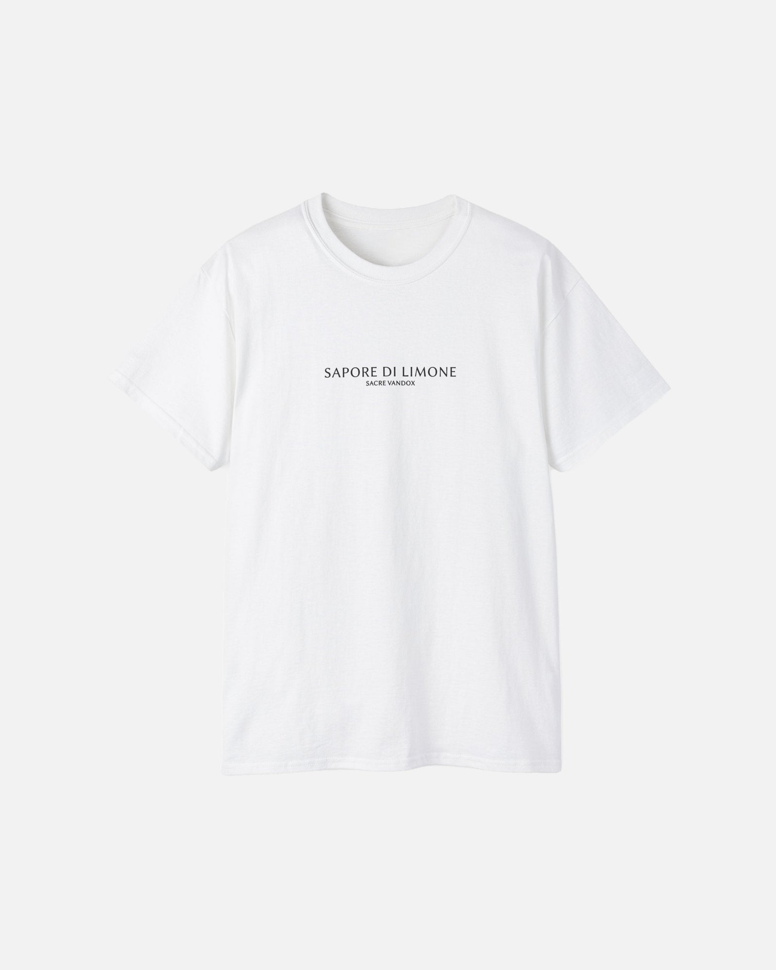 Vandox Sapore di Limone Tee front view – minimalist white premium cotton t-shirt with Sapore di Limone Sacre Vandox lettering, Frutta d'Estate summer collection.
Starboy old money shirt tshirt clothes vandox sacrevandox vandox clothes vandox clothing